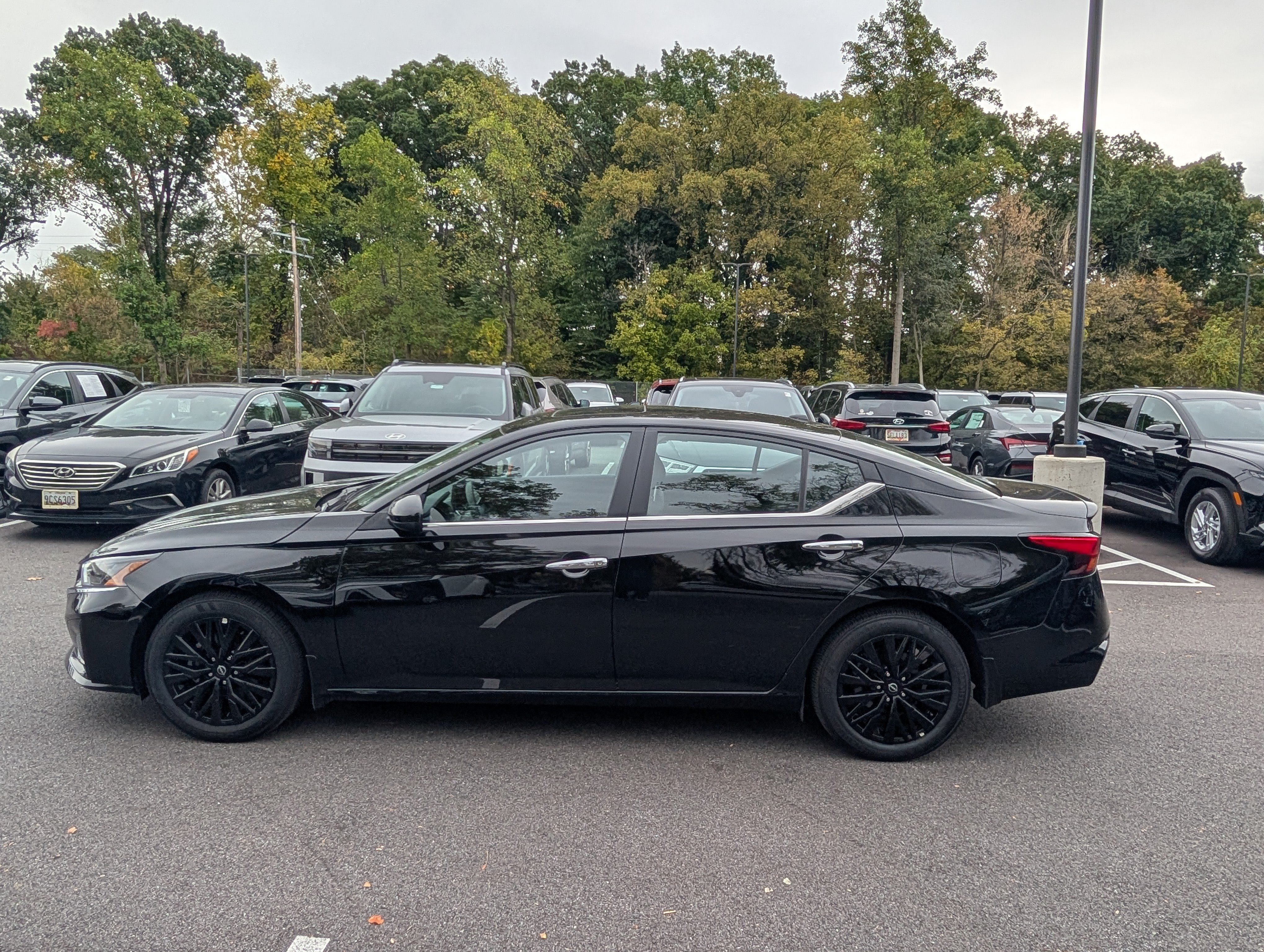 Used 2025 Nissan Altima 2.5 SV w/ SV Special Edition Package FWD image 6