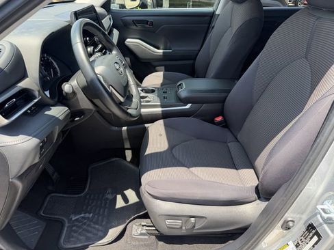 Certified 2025 Toyota Highlander LE FWD image 19
