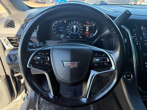 Used 2019 Cadillac Escalade ESV Platinum image 17