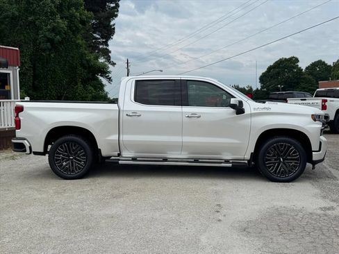 Used 2021 Chevrolet Silverado 1500 High Country w/ Technology Package RWD image 2