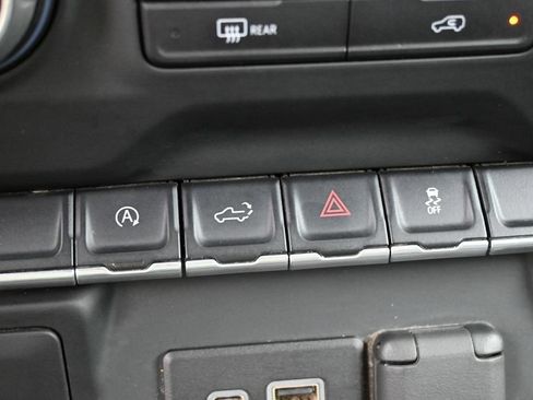 Used 2022 Chevrolet Silverado 1500 Custom AWD/4WD image 9