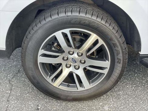 Used 2024 Ford Expedition Limited image 9