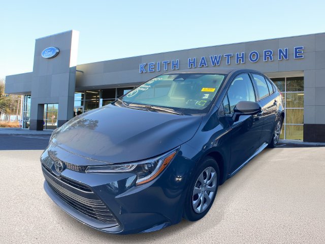 Used 2026 Toyota Corolla LE FWD image 3