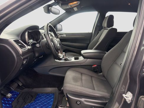 Used 2018 Jeep Grand Cherokee Laredo AWD/4WD image 9