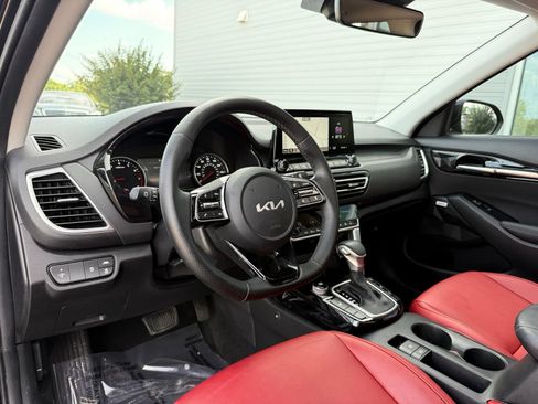 Used 2023 Kia Seltos SX w/ SX Sunroof Package AWD/4WD image 17