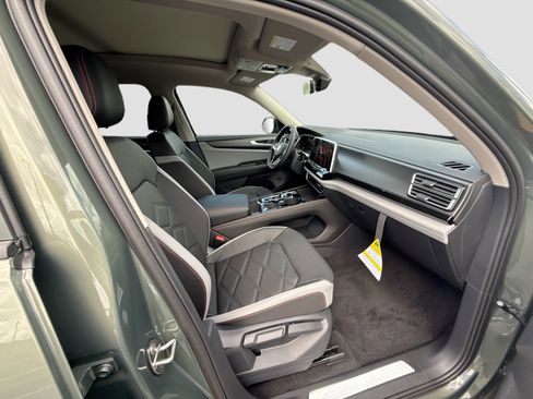 New 2026 Volkswagen Atlas Peak Edition image 22