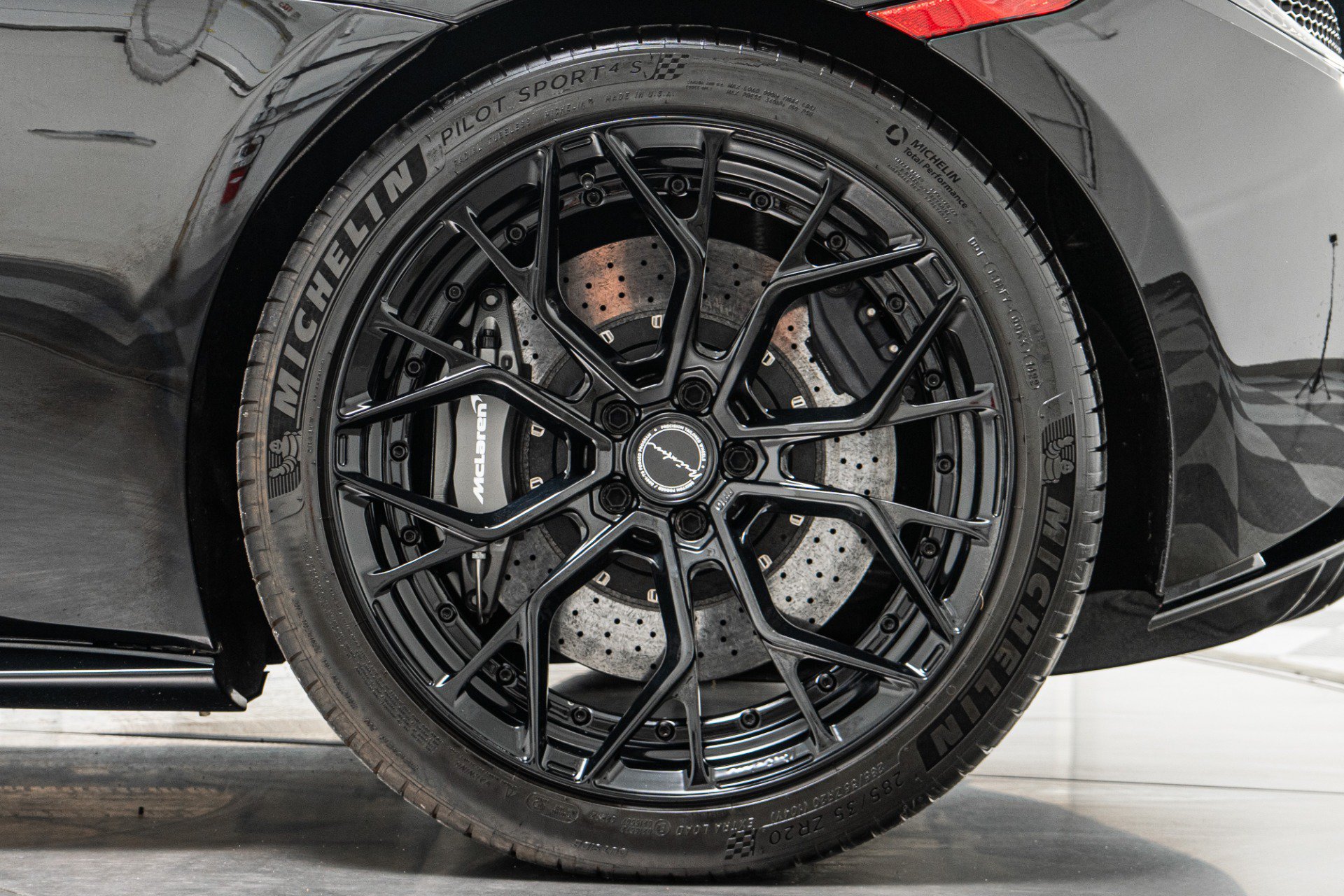 Used 2020 McLaren 570S Spider RWD image 11
