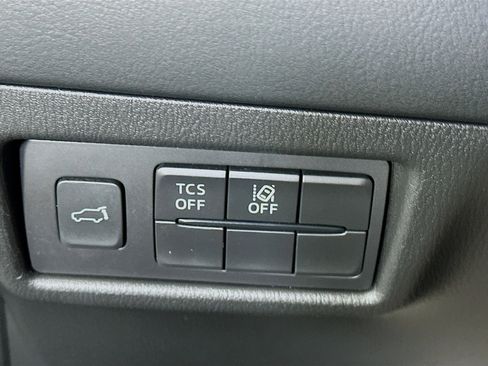 Used 2018 MAZDA CX-5 Touring w/ Preferred Equipment Package FWD image 17