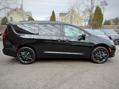 New 2026 Chrysler Pacifica Limited w/ S Appearance Package image 4