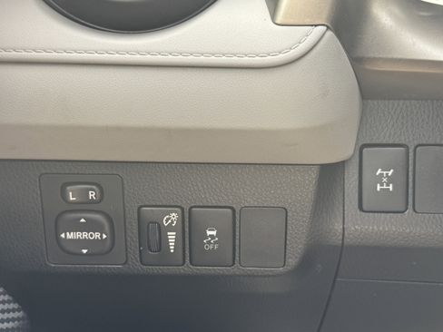 Used 2015 Toyota RAV4 LE AWD/4WD image 39
