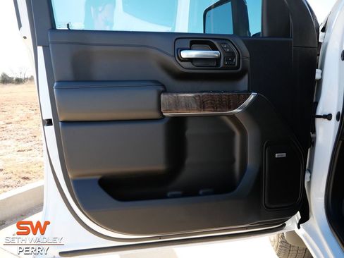 Used 2022 GMC Sierra 3500 Denali w/ Denali Ultimate Package image 16