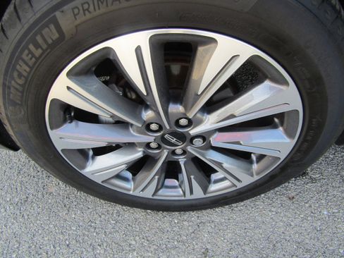 Used 2022 Lincoln Corsair Reserve w/ Equipment Group 201A image 9