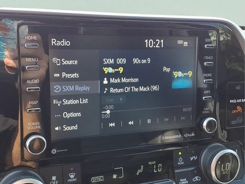 Used 2021 Toyota Highlander XLE AWD/4WD image 6