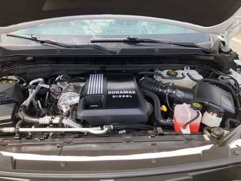 Used 2023 Chevrolet Suburban Premier w/ Premium Package 2 AWD/4WD image 44