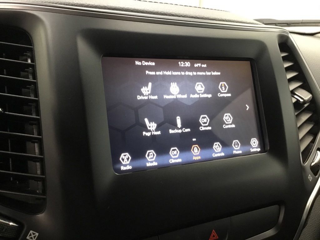 Used 2019 Jeep Cherokee Latitude Plus w/ Cold Weather Group AWD/4WD image 23