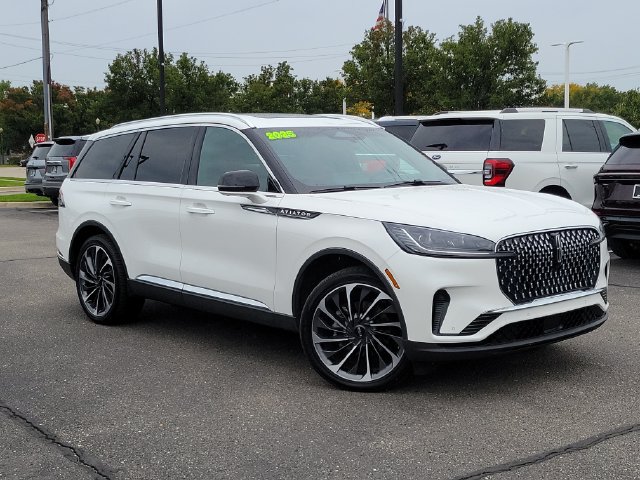 Used 2025 Lincoln Aviator Reserve w/ Equipment Group 201A AWD/4WD image 32
