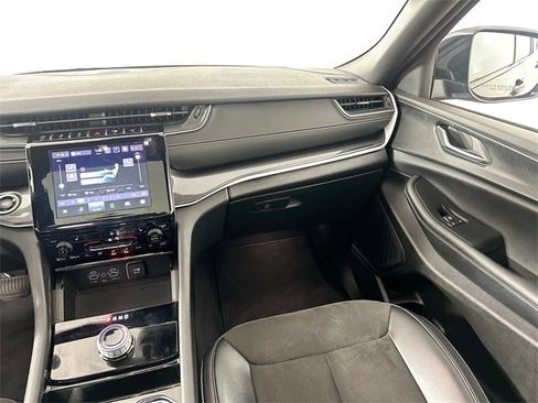 Used 2023 Jeep Grand Cherokee Altitude image 27