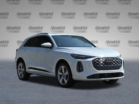 Used 2025 Audi Q5 Premium Plus image 2