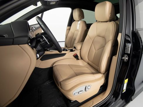 New 2026 Porsche Macan image 5