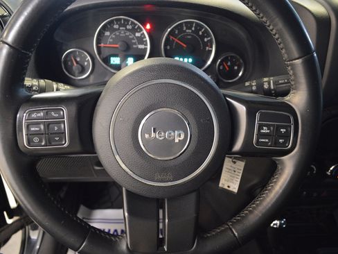 Used 2017 Jeep Wrangler Unlimited Sahara image 17