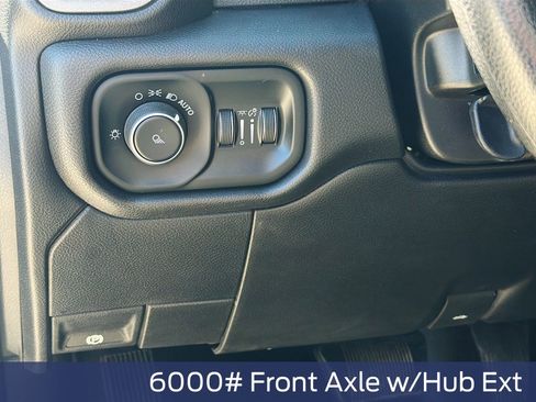 Used 2019 RAM 3500 Tradesman w/ Chrome Appearance Group image 16