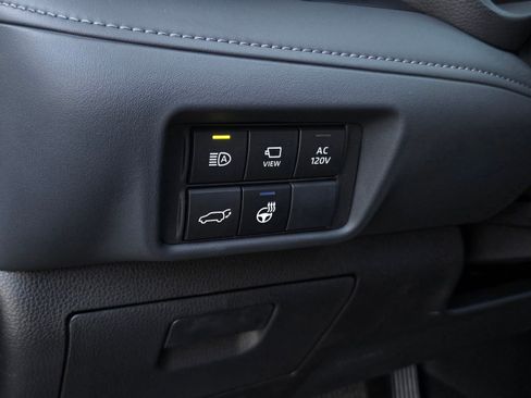 Certified 2026 Toyota Highlander Limited AWD/4WD image 18