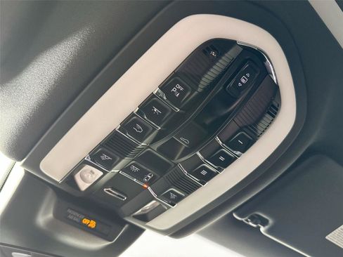 Certified 2026 Porsche Macan AWD/4WD image 25