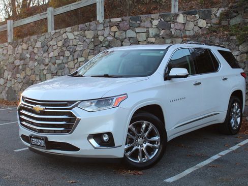 Used 2020 Chevrolet Traverse High Country image 2
