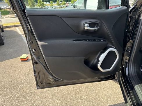 Used 2019 Jeep Renegade Sport w/ Sport Appearance Group FWD image 15