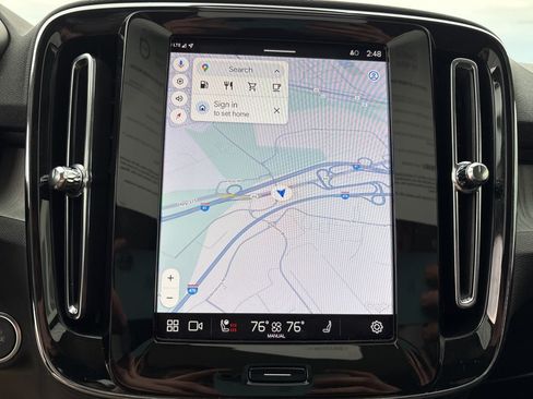 Certified 2025 Volvo XC40 B5 Core image 27