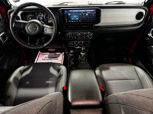 Used 2025 Jeep Wrangler Unlimited Sport AWD/4WD image 30