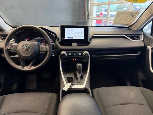 Used 2025 Toyota RAV4 XLE FWD image 16