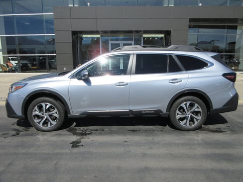 Used 2022 Subaru Outback Limited XT AWD/4WD image 3