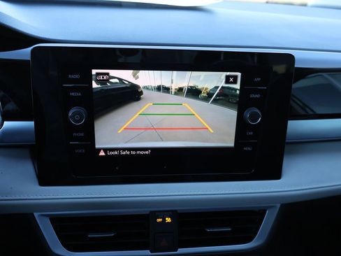 New 2026 Volkswagen Taos SE image 23