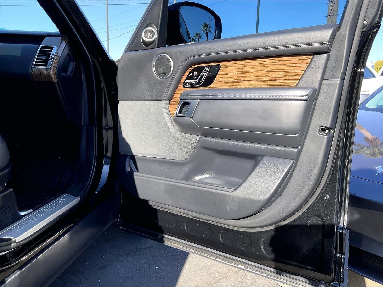 Used 2019 Land Rover Range Rover Supercharged AWD/4WD image 24