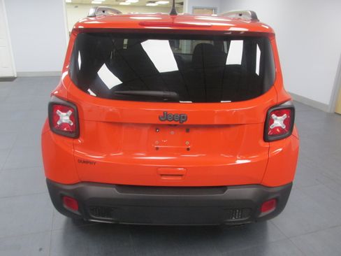 Used 2021 Jeep Renegade Latitude FWD image 6