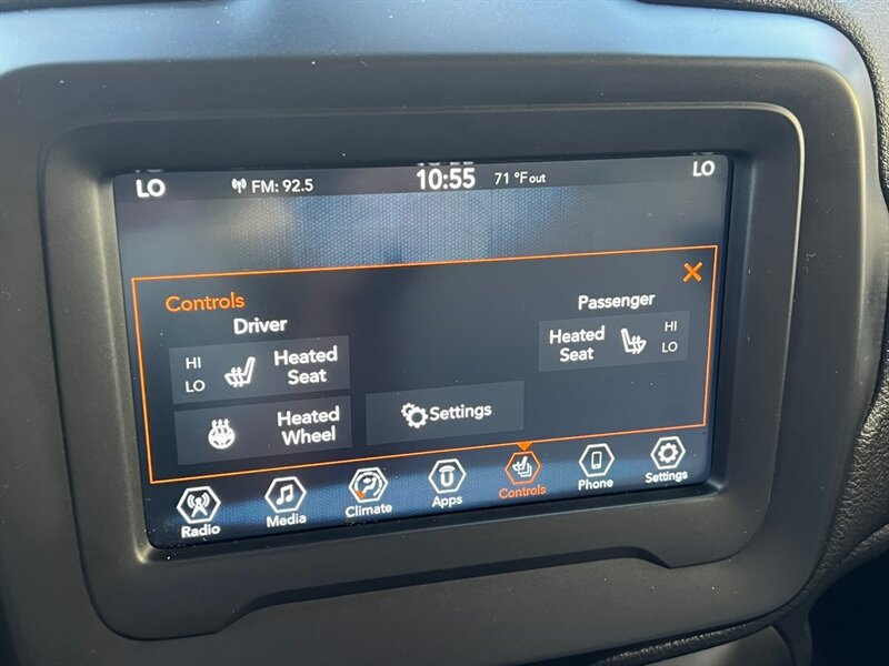 Used 2019 Jeep Renegade Latitude w/ Safety & Security Group II AWD/4WD image 33