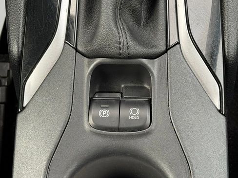 Used 2023 Toyota Corolla Cross LE image 39