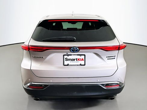 Used 2021 Toyota Venza Limited w/ Carpet Mat Package (TMS) image 6