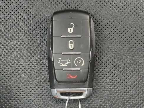 Used 2019 RAM 1500 Laramie AWD/4WD image 36