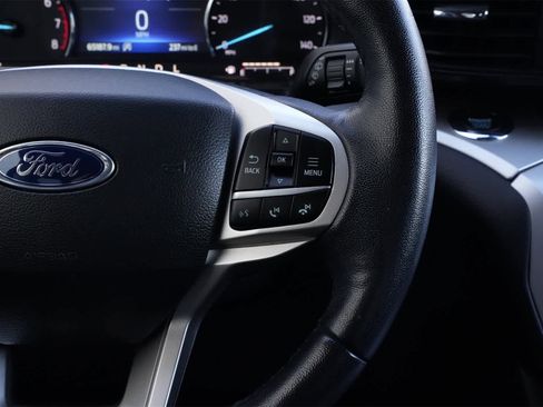 Used 2022 Ford Explorer XLT image 11