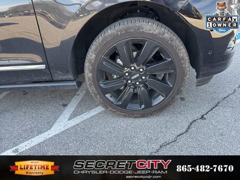 Used 2024 Lincoln Navigator L Reserve image 11
