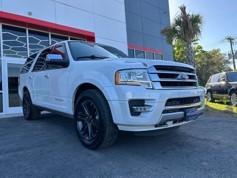 Used 2017 Ford Expedition Platinum AWD/4WD image 3