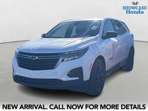Used 2024 Chevrolet Equinox LS w/ LS Convenience Package image 2