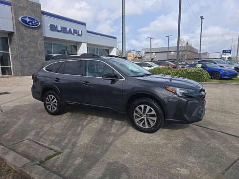 Used 2023 Subaru Outback Premium image 2