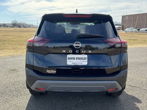 Used 2023 Nissan Rogue S image 5
