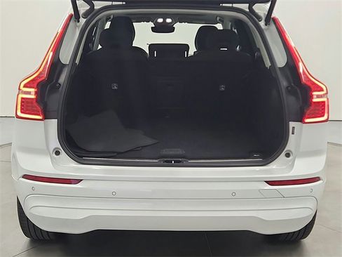 Used 2023 Volvo XC60 B5 Core image 30