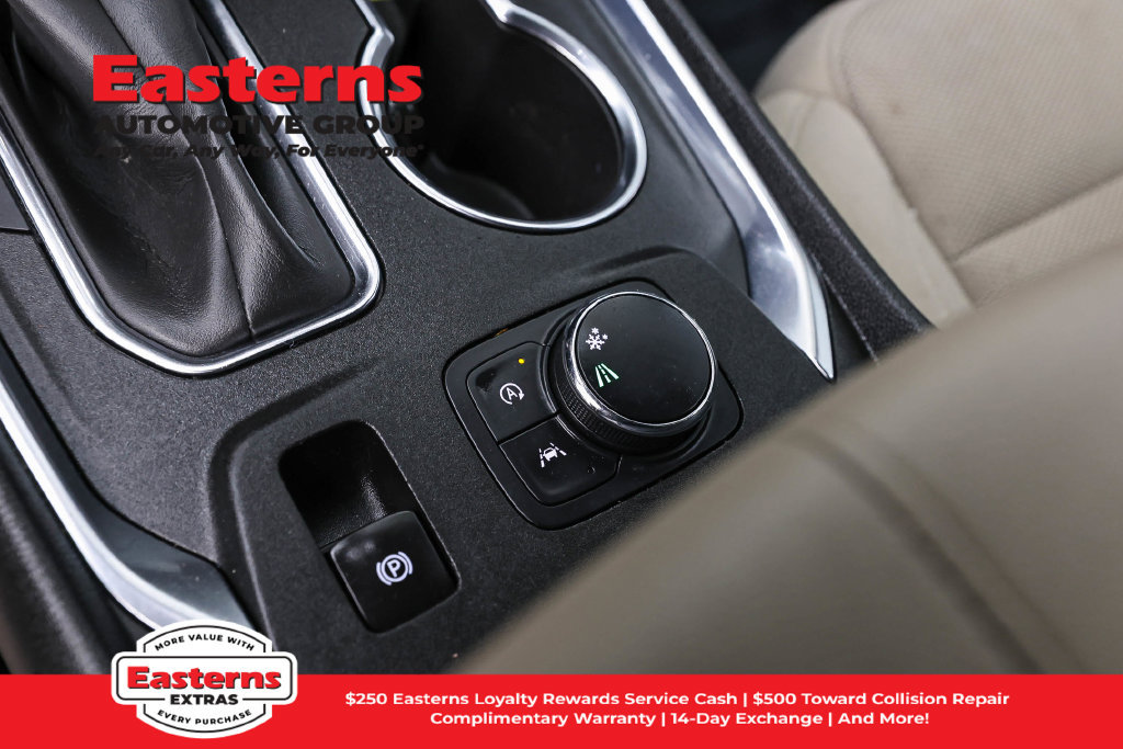 Used 2023 Chevrolet Traverse LS FWD image 19