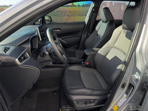 Certified 2024 Toyota Corolla Cross XSE image 9