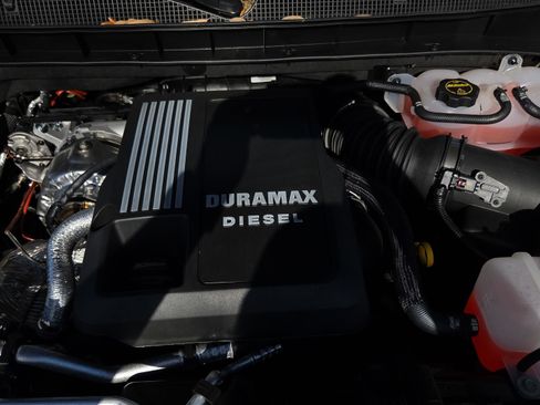 Used 2025 Chevrolet Tahoe High Country image 23